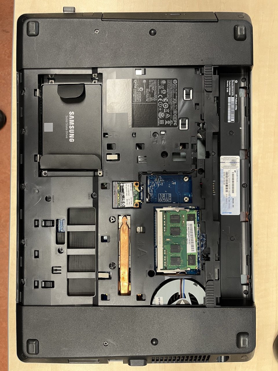HP ProBook 4730s 17" i3-2330M 8Gb-RAM 128Gb-SSD ATI-7470m Win10Pro 75€