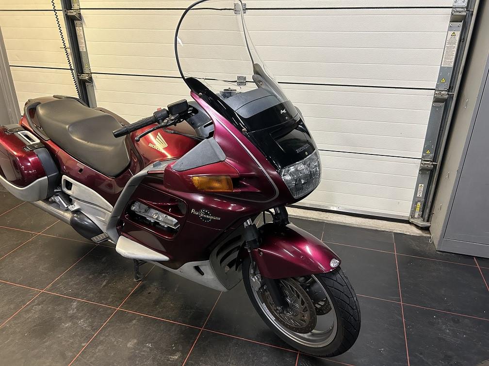 Inruilkoopje: Honda ST1100 Pan European uit 1995, rijdt prima! Zo mee €995