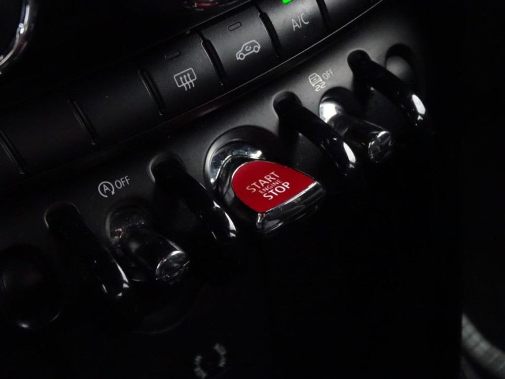 Mini Cooper mini 2.0 serious business 5-deurs | led | navi | 18"