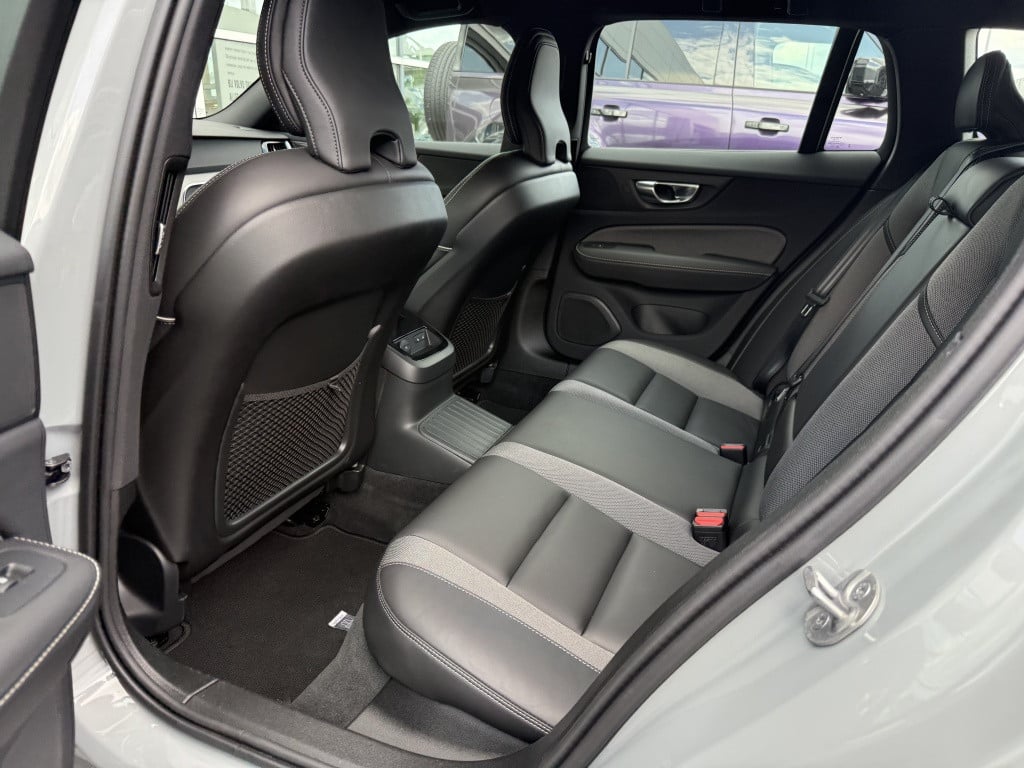 Volvo V60 t6 398pk recharge plus dark| adap.cruise| 360camera| trekaak