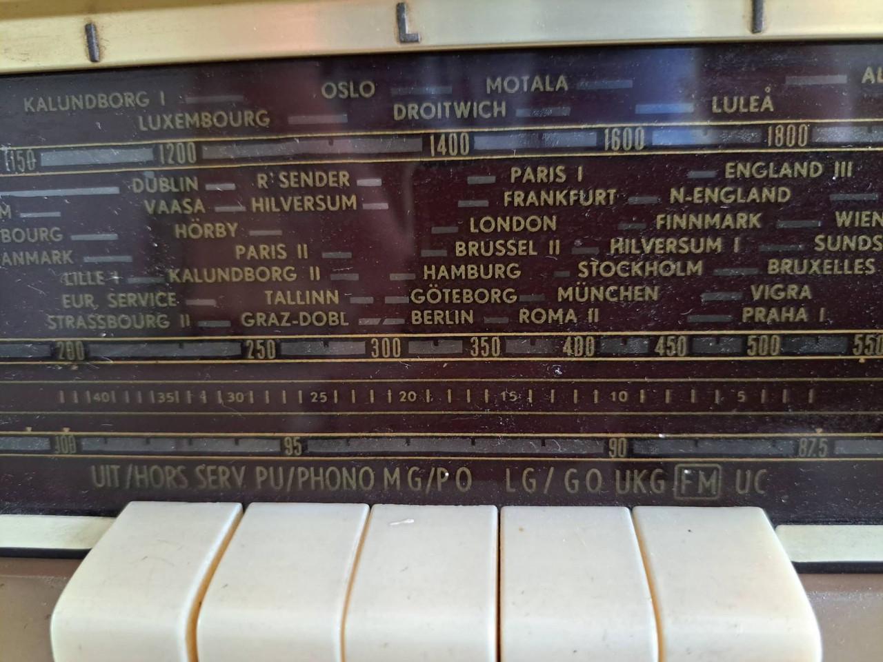 🤩 Nostalgie  Niet werkende vintage Philips buizenradio,
