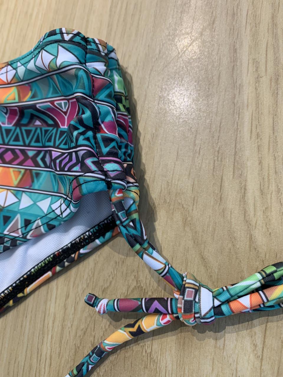Vrolijke bikini maat M