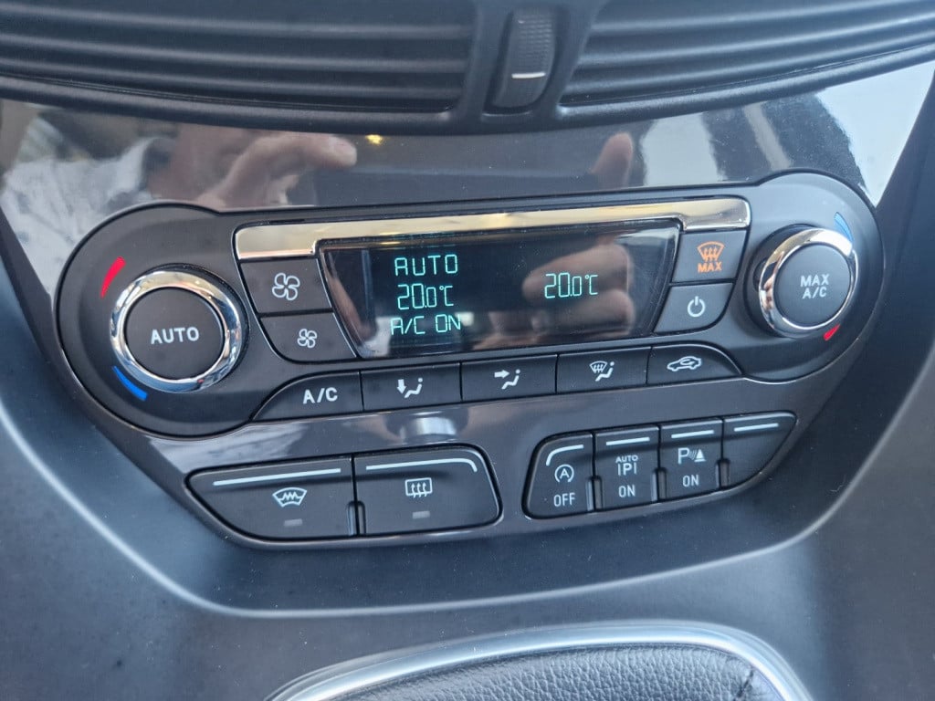 Ford Kuga 1.5 ecoboost 150pk 2wd titanium | trekhaak