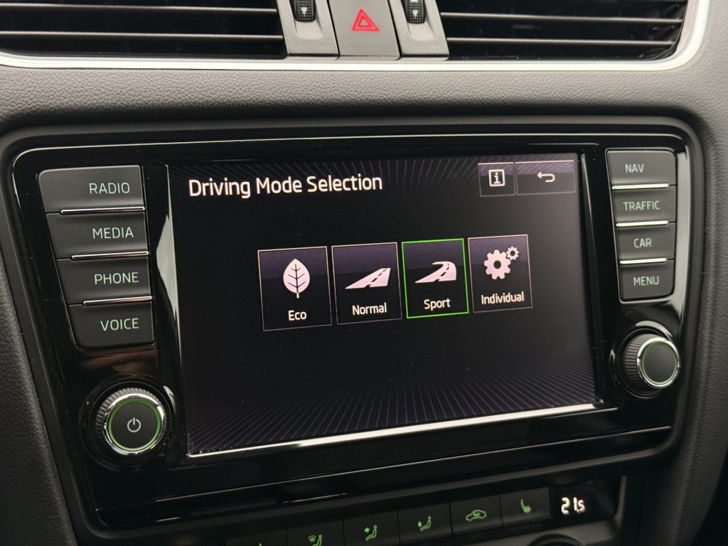 Skoda Octavia 2.0 tsi rs 230 pk | standkachel | leder | canton audio | navi