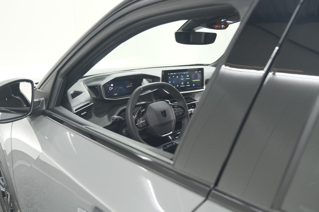 Peugeot 2008 puretech 130 eat8 gt | 360 camera | stoelmassage | adaptieve c