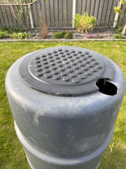 Harcostar regenton 227 liter met voet en kraantje