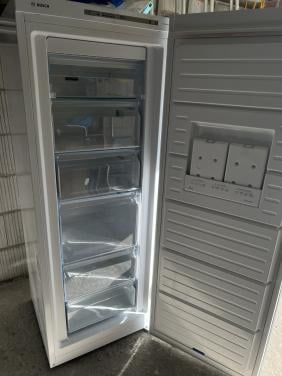 Bosch NoFrost vrieskast 161x60 cm. Inhoud Vriezer 221 liter klasse A++