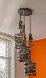 Industriële hanglamp van touw en metaal