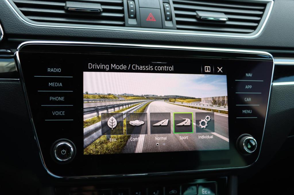 Skoda Superb combi 1.4 tsi iv laurin & klement 218pk dsg6