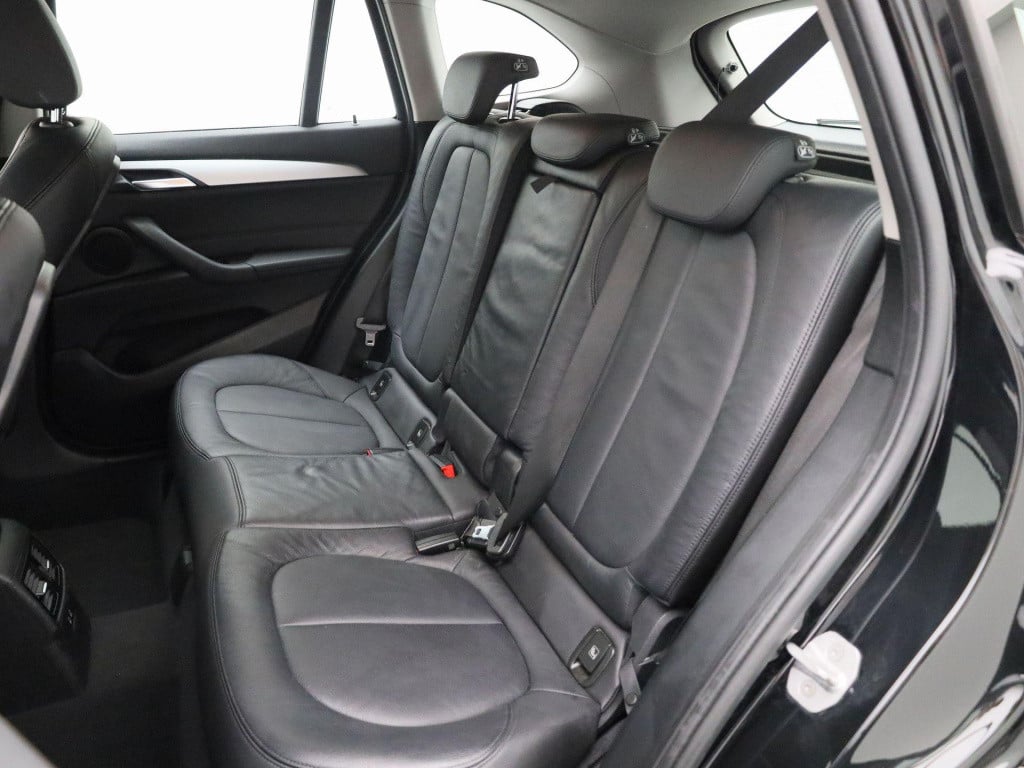 BMW X1 sdrive18i executive | automaat | navigatie | verwarmde stoelen | ele