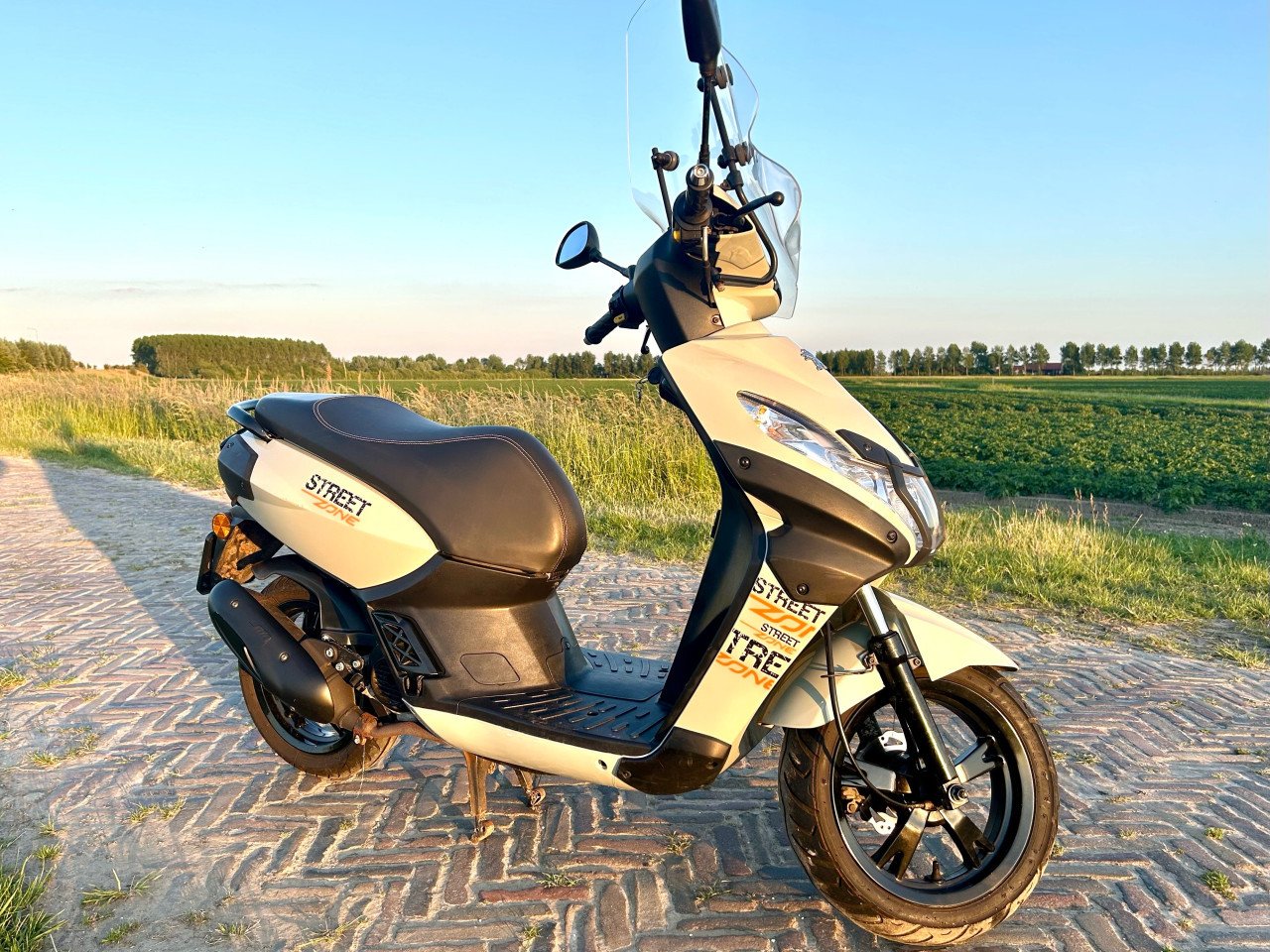 Peugeot Kisbee 50cc 4T 45km/h scooter