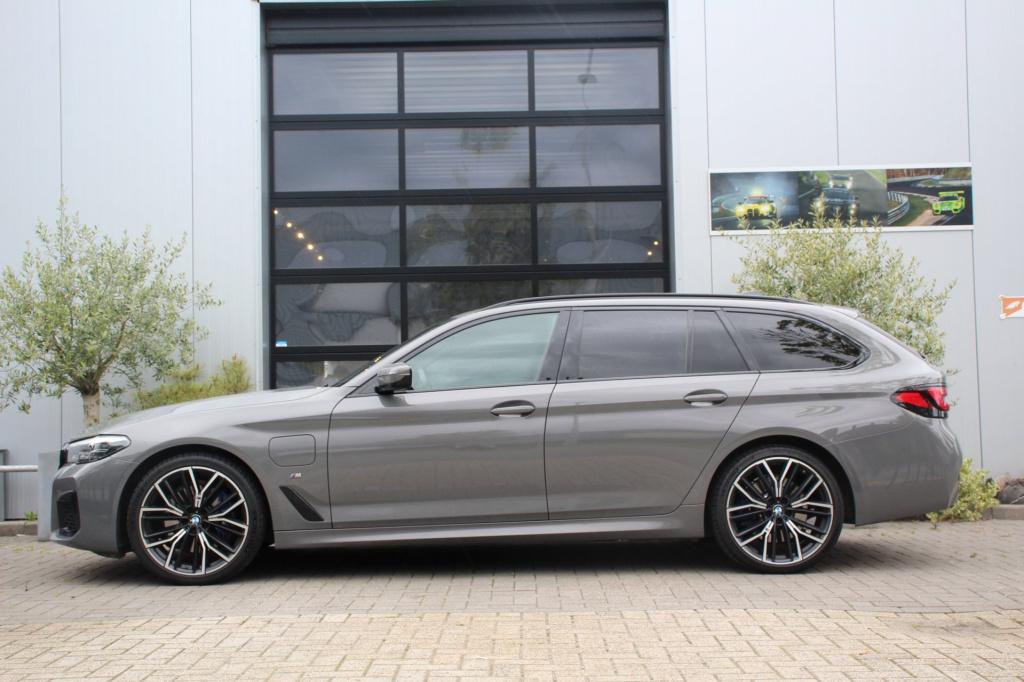 BMW 5 Serie touring 530e m-sport - 292 pk - berninagrau - trekhaak - applec