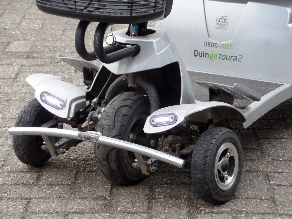 Quingotoura scootmobiel 2 met 5 wielen, achteruitrij camera, zeer wendbaar