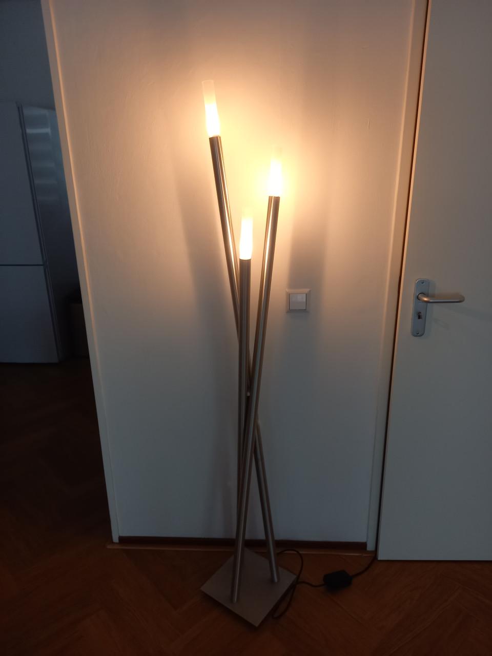 Mooie staande vloerlamp