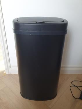 Zwarte Bayt prullenbak 60 L met sensor |gebruikt, werkt goed