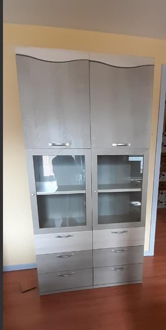 Bed met lade+ nachtkastje + bureau, kast 2-deurs + 2 x kast met glasdeur