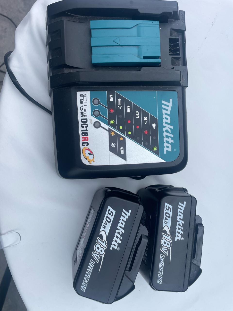 Gazonmaaier Makita met 2 accu’s 18v
