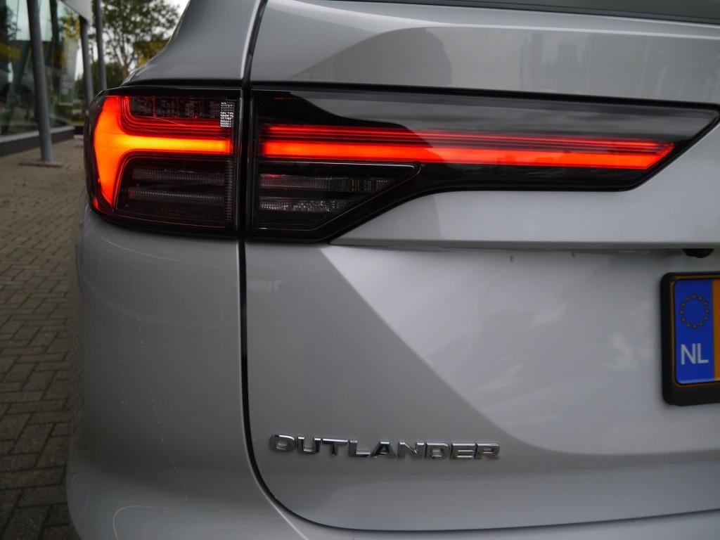 Mitsubishi Outlander 2.4 phev instyle 306pk s-awc|rijklaar