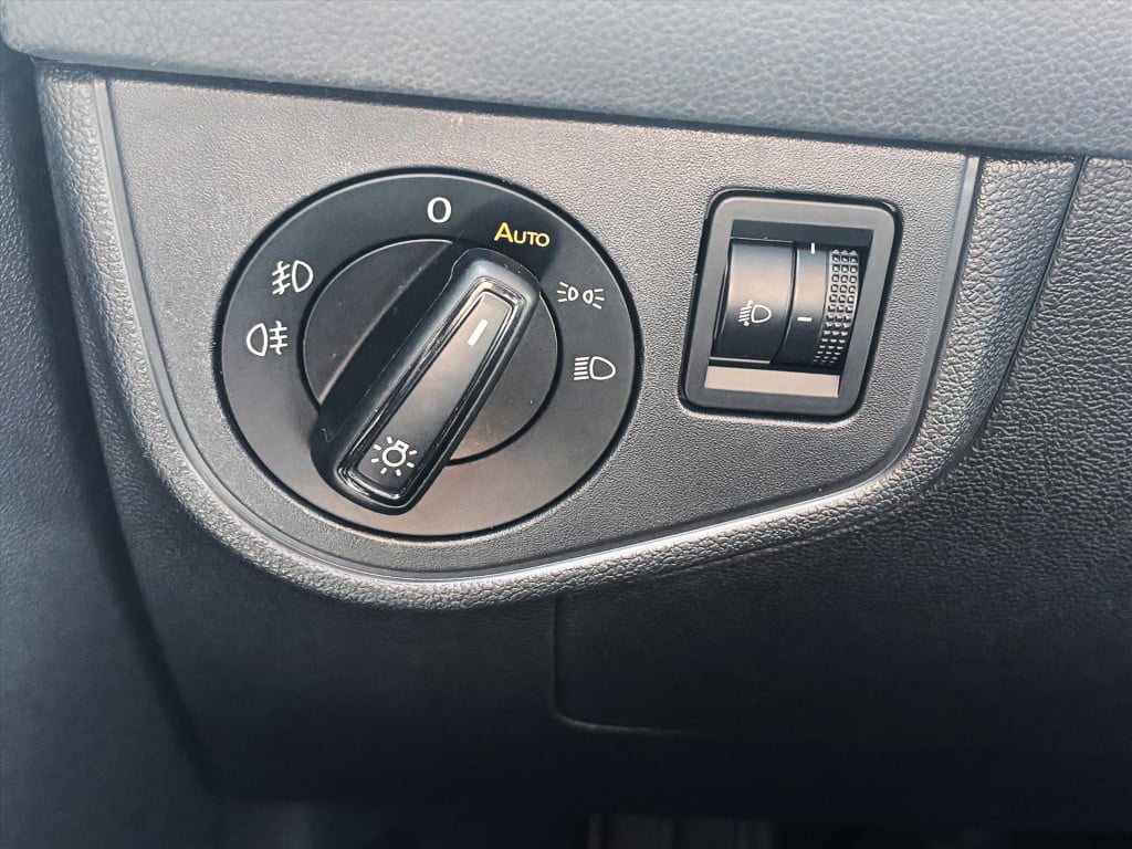 Volkswagen Taigo 1.0 tsi 110pk r-line| pano dak|trekhaak|led| navi via carp