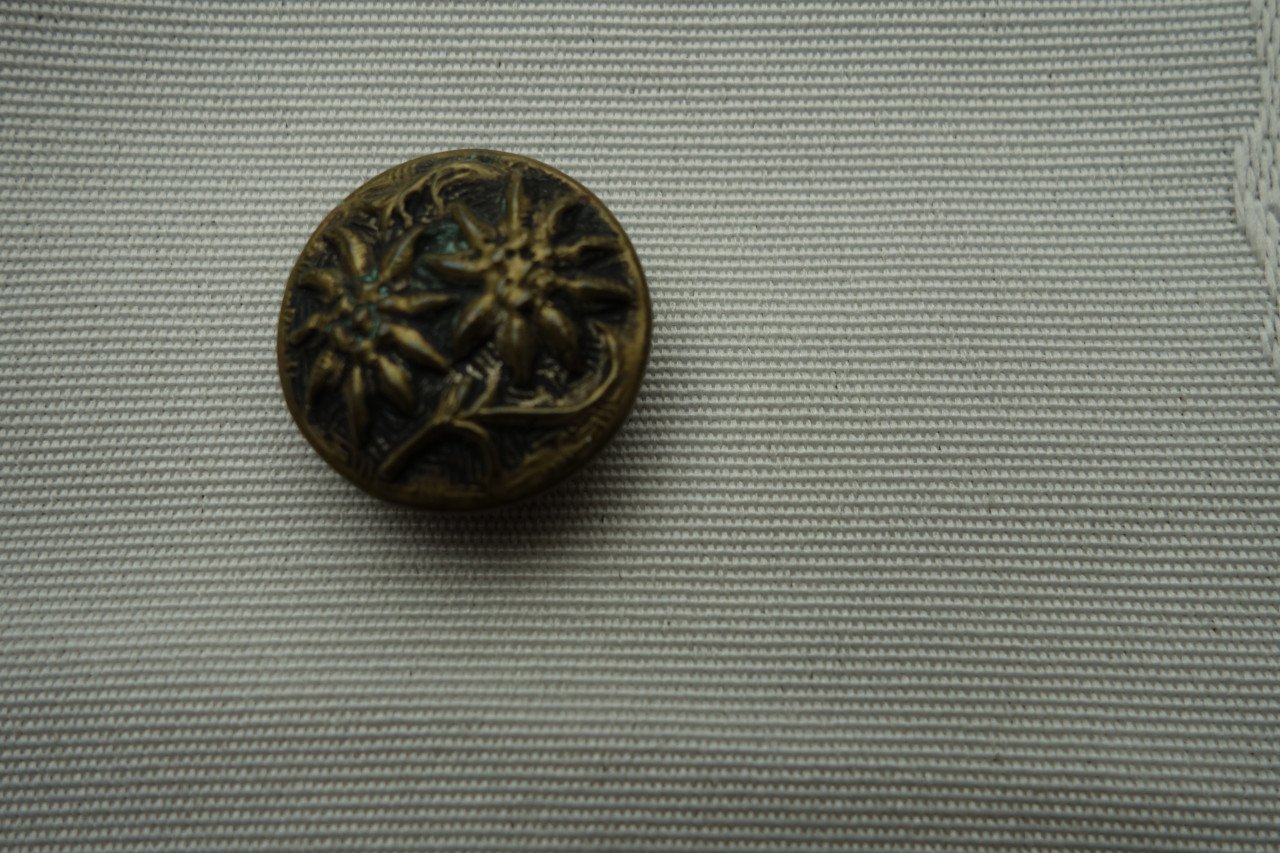 3 unieke tiroler vintage knopen á 1,50e