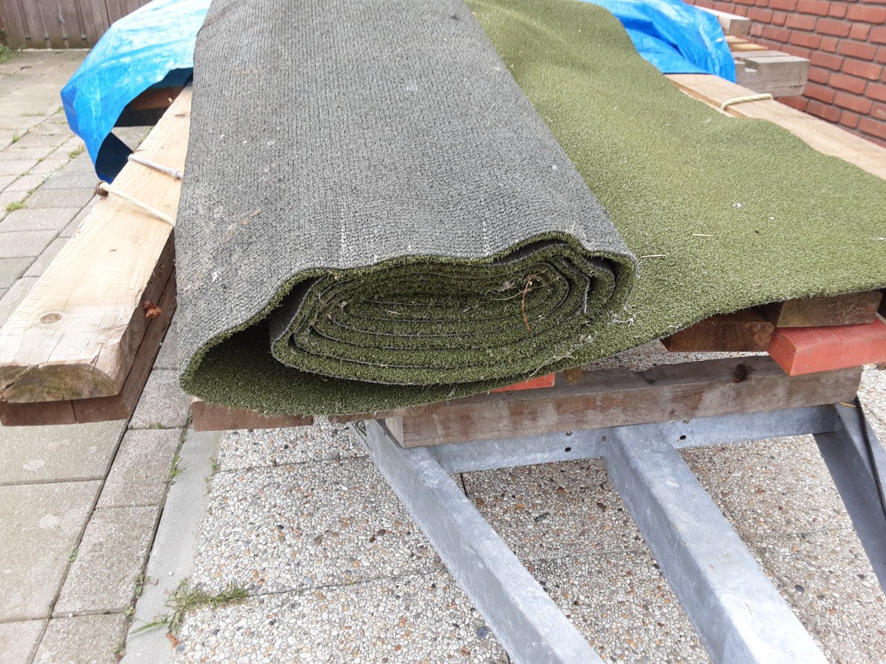 2 rollen kunstgras 1.80 bij tussen en 4 meter 2x