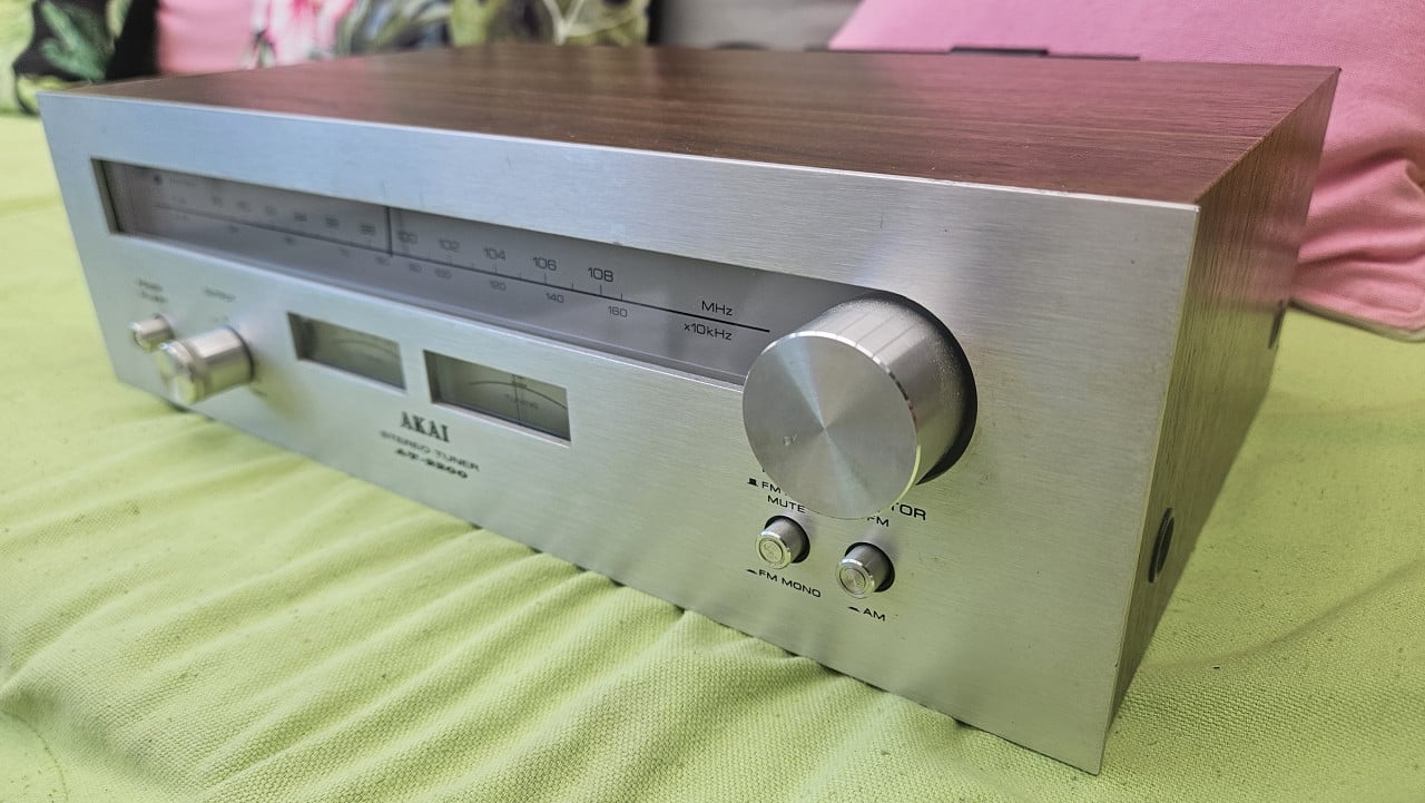 Akai AT-2200 Stereo Tuner - Vintage Topstuk
