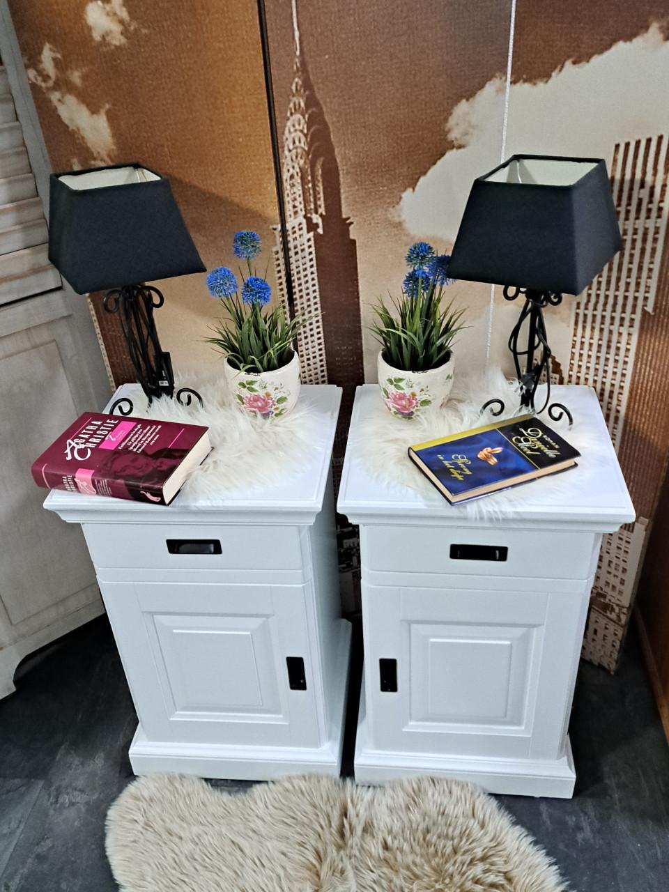 2 mooie stijlvolle vintage nachtkastjes