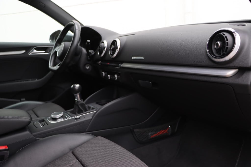 Audi A3 sportback 1.0 tfsi sport s line edition 115pk