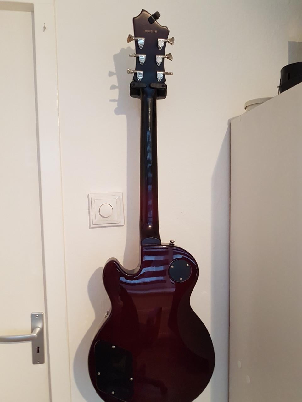 •	Hagstrom Super Sweed Les Paul