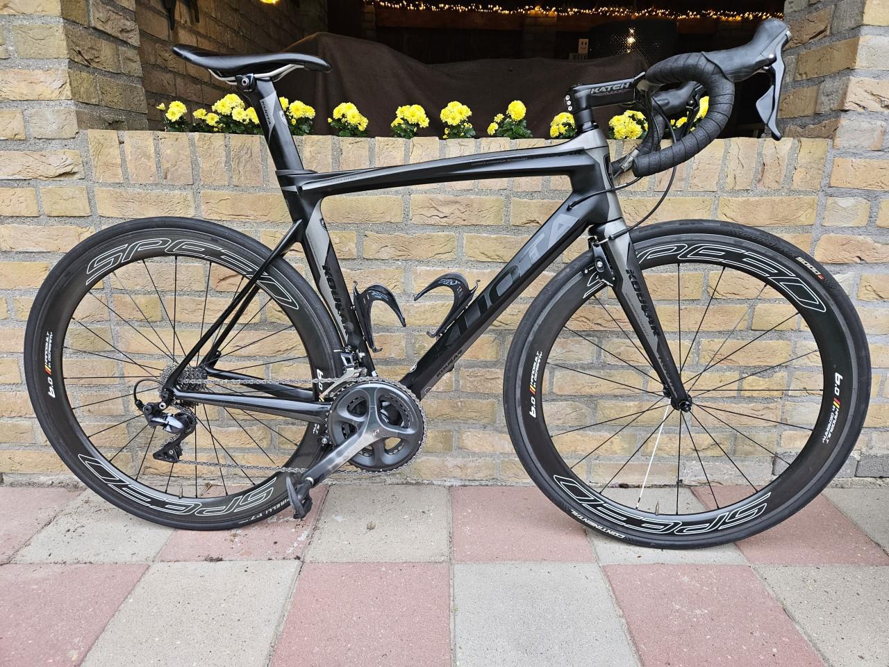Kuota Kougar full carbon racer met Ultegra 11-speed.