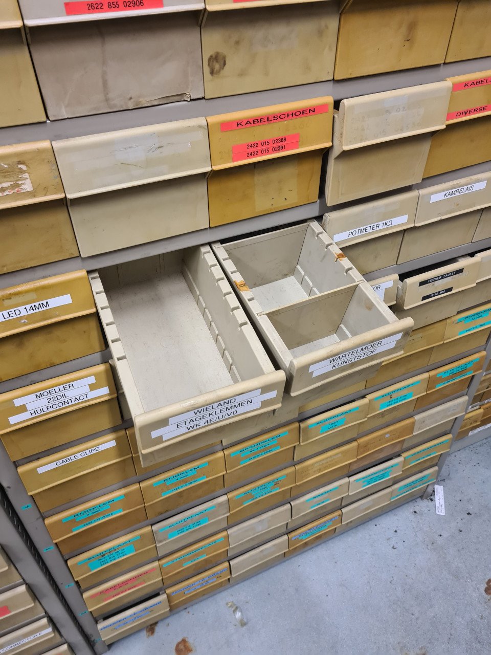 Archiefkast magazijn werkplaatskast kantoor ahrend  lockerkast