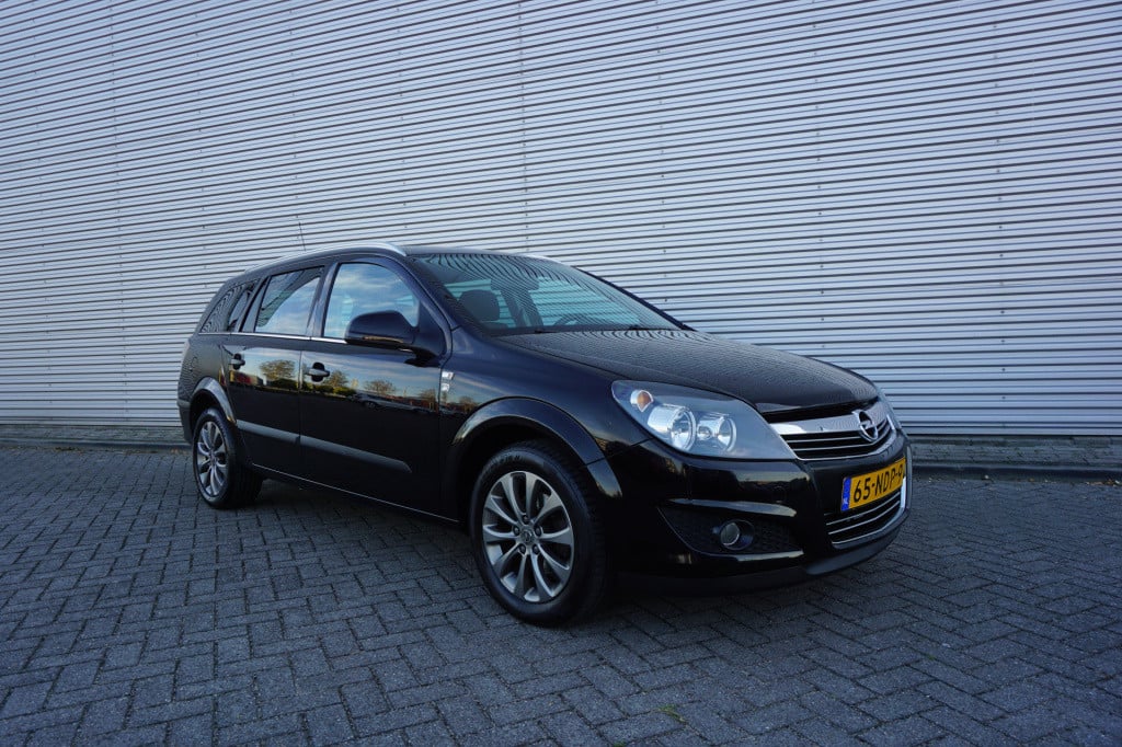 Opel Astra wagon 1.6 111 years edition airco / navi / cruise / elektr. rame