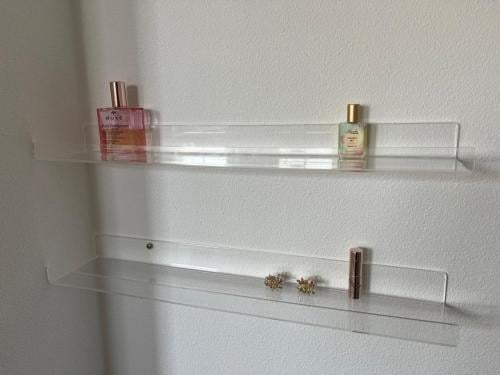 4 IKEA wandplankjes voor fotolijstjes etc