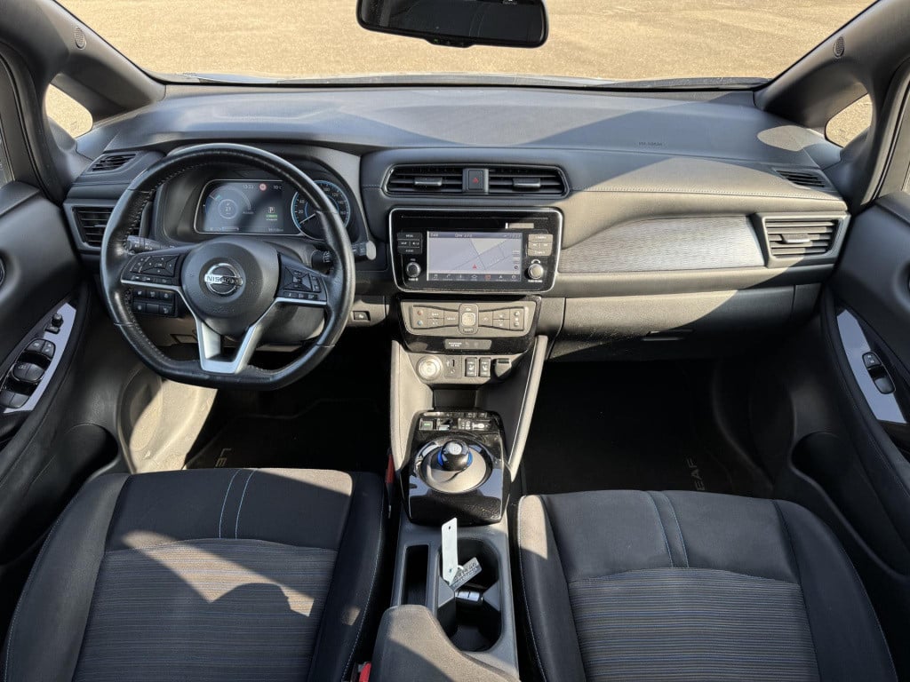 Nissan Leaf n-connecta 40 kwh | navigatie | 360° camera | stuur- + stoelver