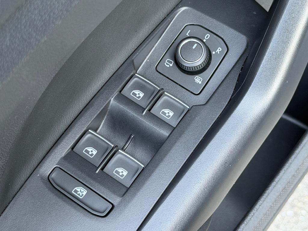 Volkswagen T-cross 1.5 tsi 150pk dsg r-line | camera | trekhaak | navi | iq