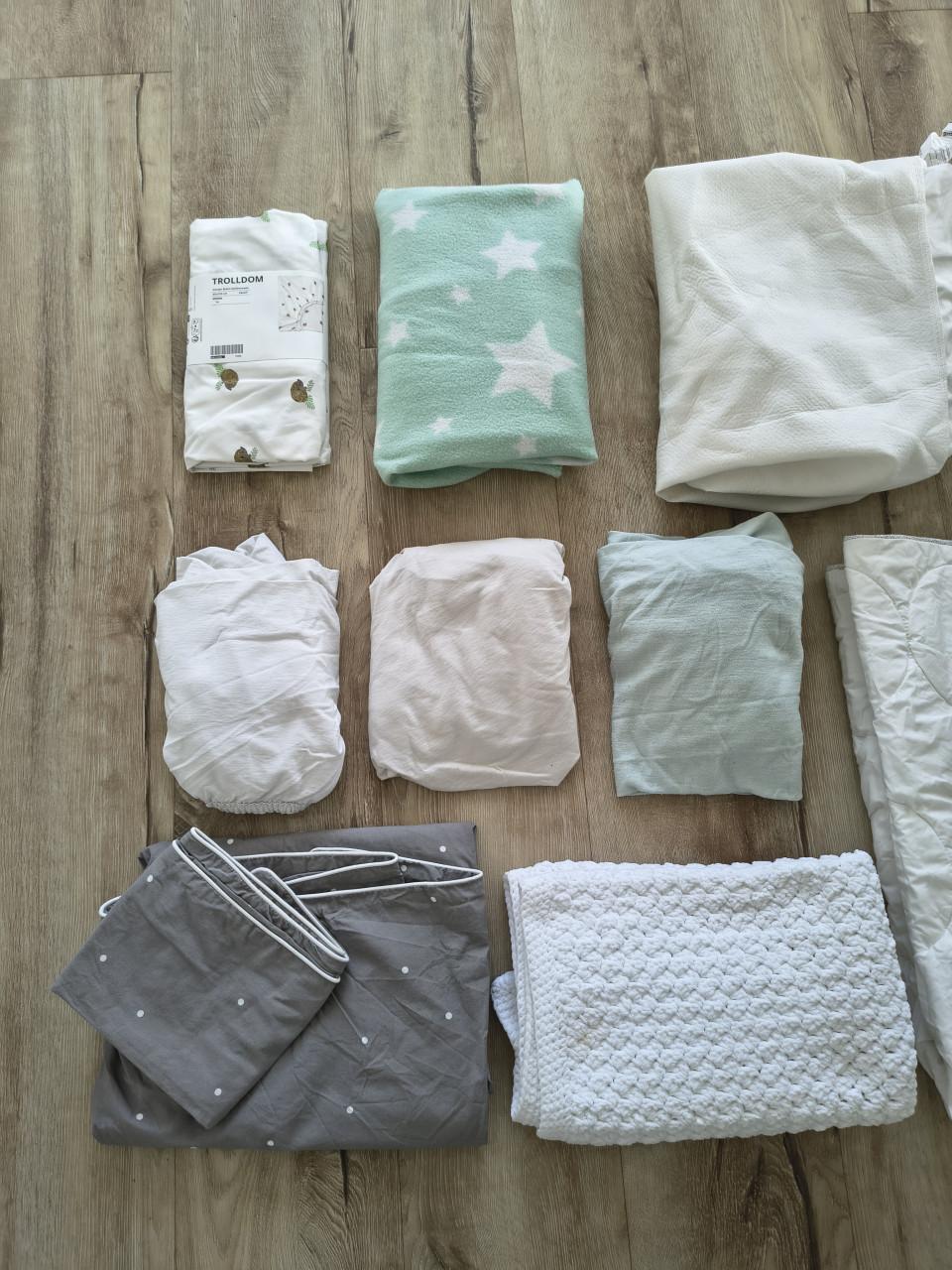 Complete babykamer uitzet, ledikant aerosleep, hoeslakens.