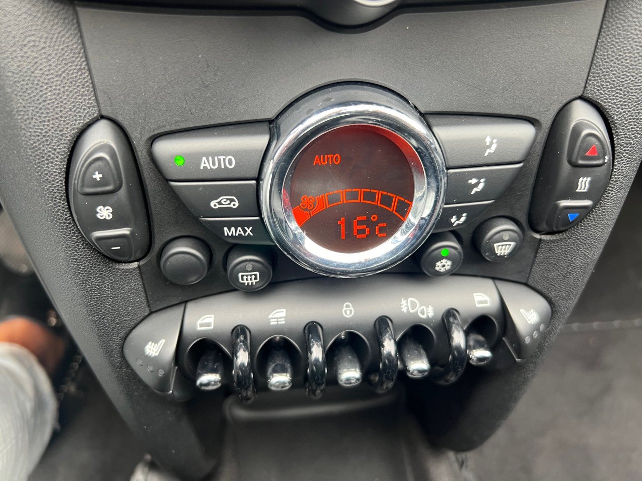 Prachtige Mini  Cabriolet uit 2012 met slechts 114.000 km