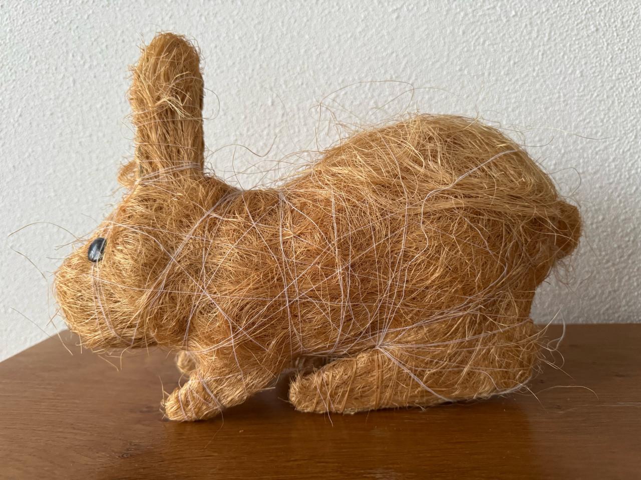 Leuke woondecoratie: konijn of haas gemaakt van touw