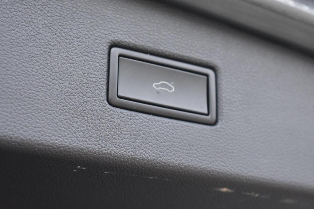 Volkswagen Tiguan 1.5 tsi act r-line | trekhaak | nap | apple carplay | and