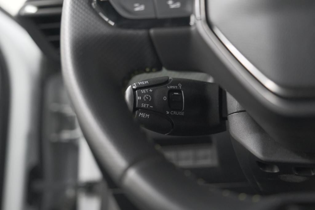 Peugeot 2008 puretech 130 eat8 gt | camera | apple carplay | parkeersensore