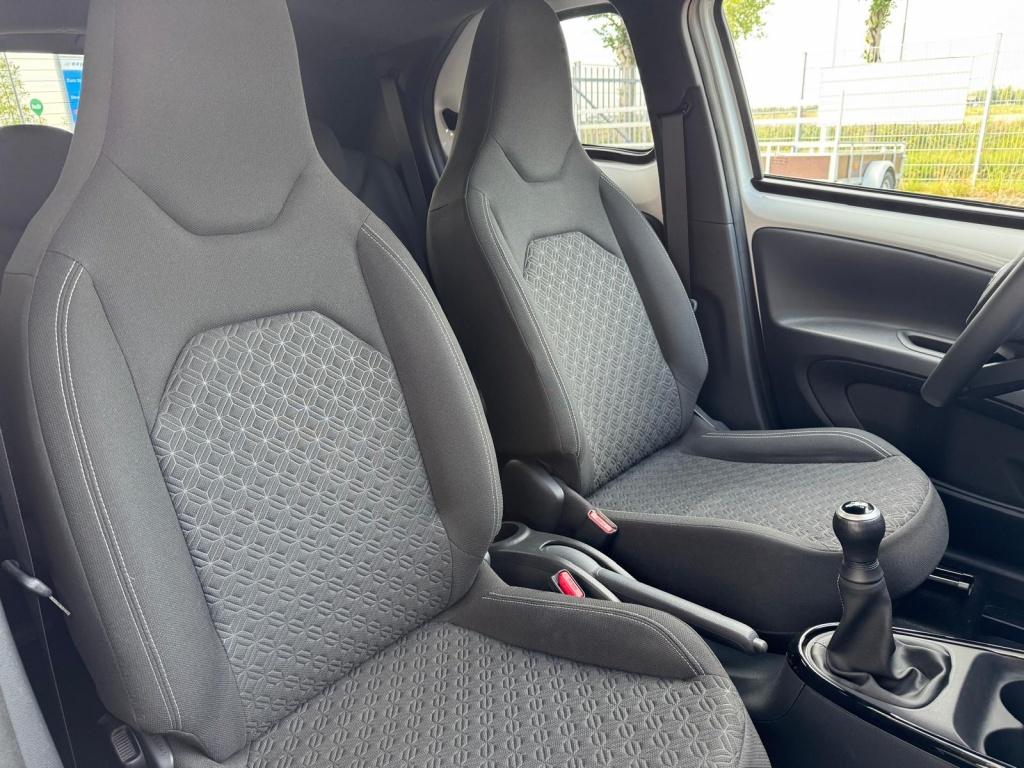 Toyota Aygo x 1.0 vvt-i mt pulse | bovag garantie