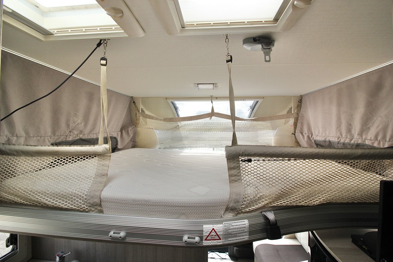 Challenger Genesis 288EB(Queensbed + Hefbed)