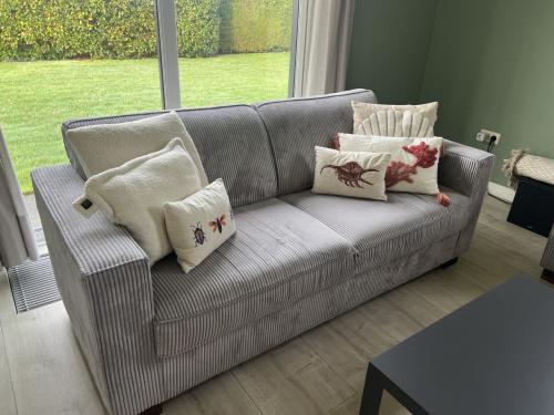 Gratis ophalen 2 2-zitsbanken - grijs - ribfluweel