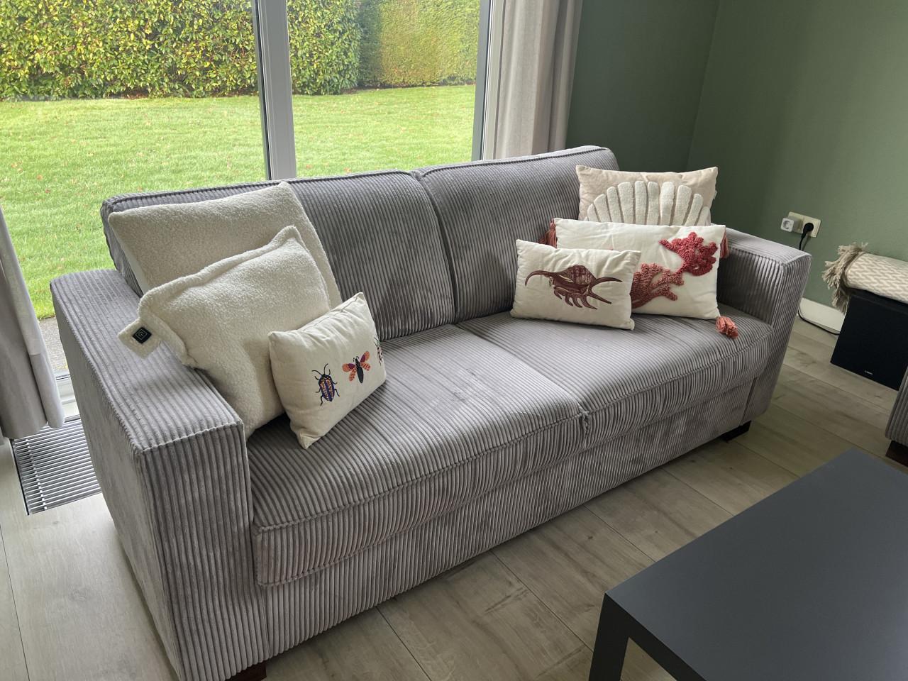 Gratis ophalen 2 2-zitsbanken - grijs - ribfluweel