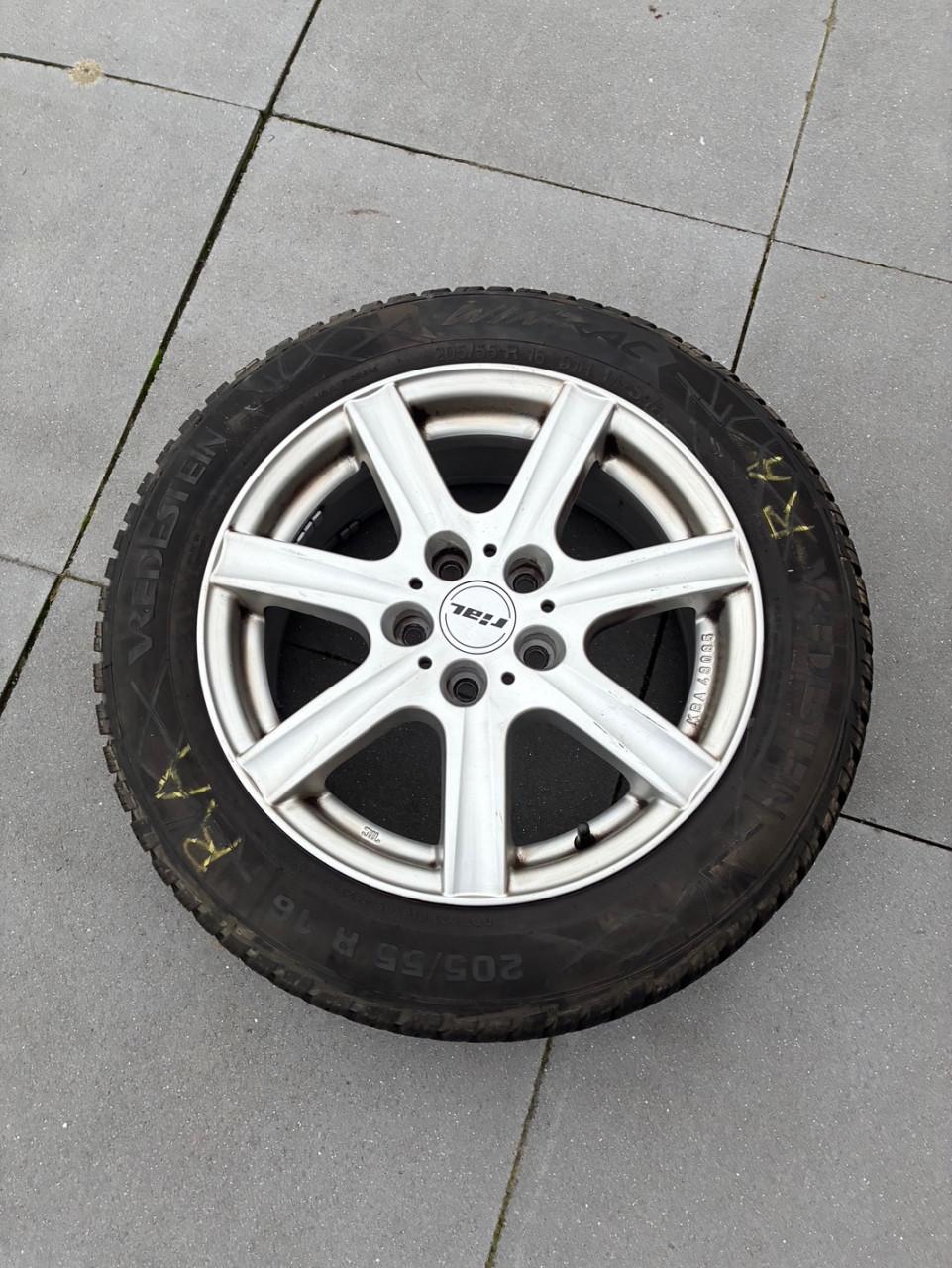 Nette winterbandenset 205x55x16 vredestein 7-8 mm profiel