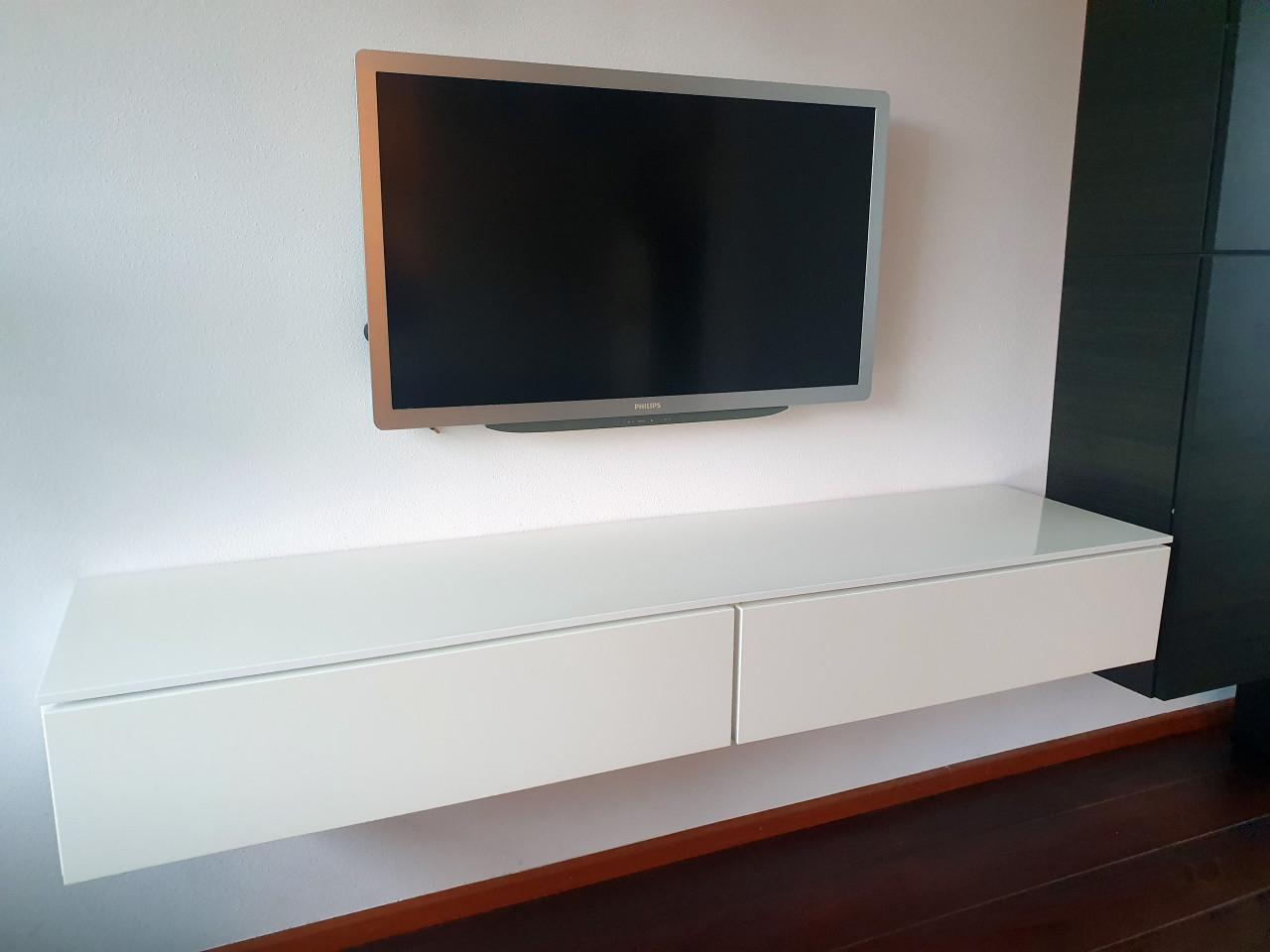 Hoogglans wit zwevend tv meubel 2 deurs design kast