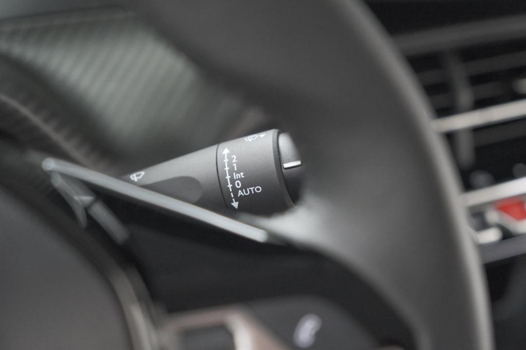 Peugeot 208 puretech 100 allure | apple carplay | parkeersensoren | climate
