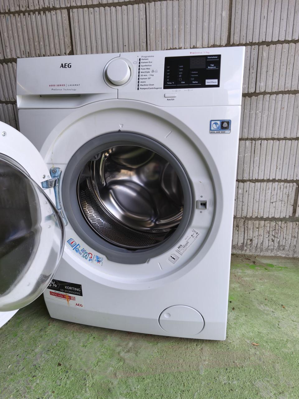 Te koop aangeboden AEG wasmachine.
