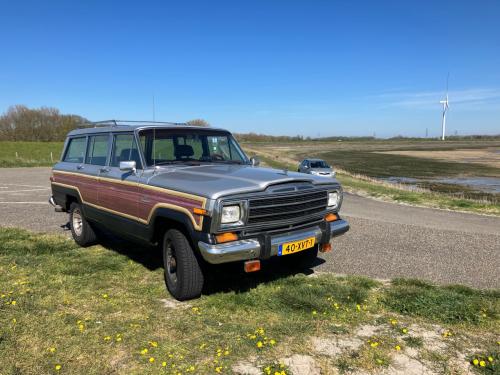 Jeep Grand Wagoneer