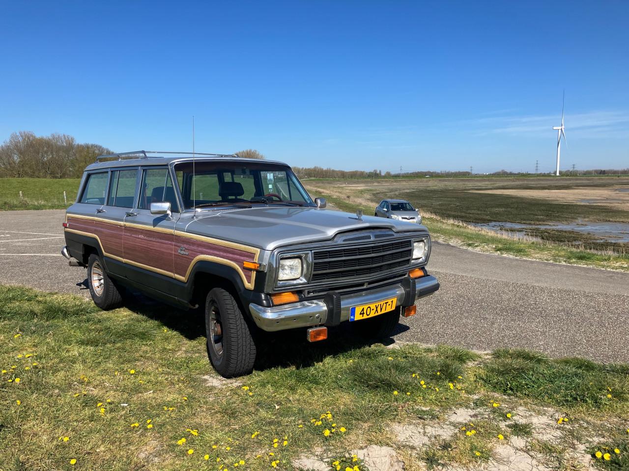 Jeep Grand Wagoneer